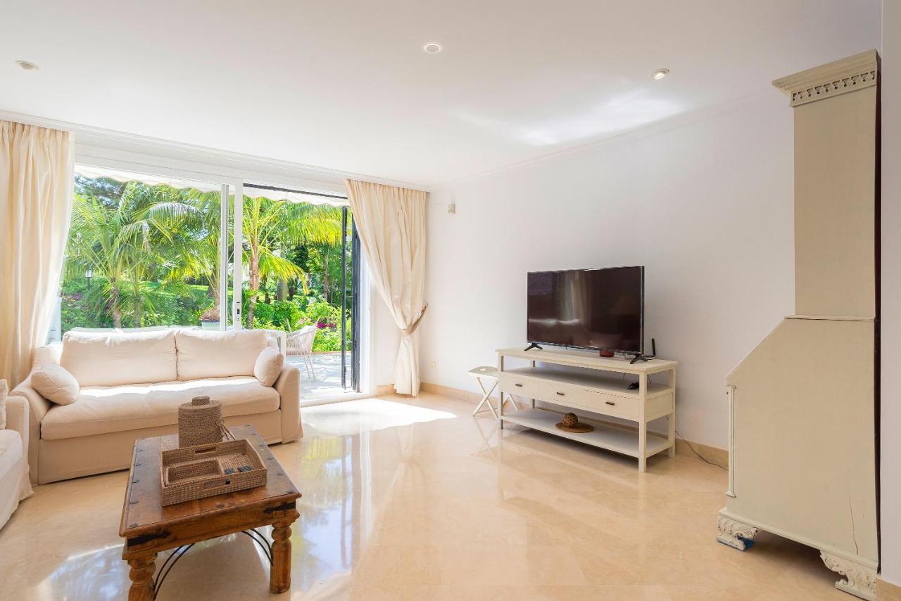Elviria Playa White Pearl Beach Marbella Exterior photo
